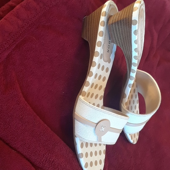 Sag Harbor slip on Sandals - Picture 3 of 4